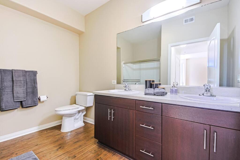 Outstanding 2bdr Near Venice - Gym-pool-free Parking * Los Angeles